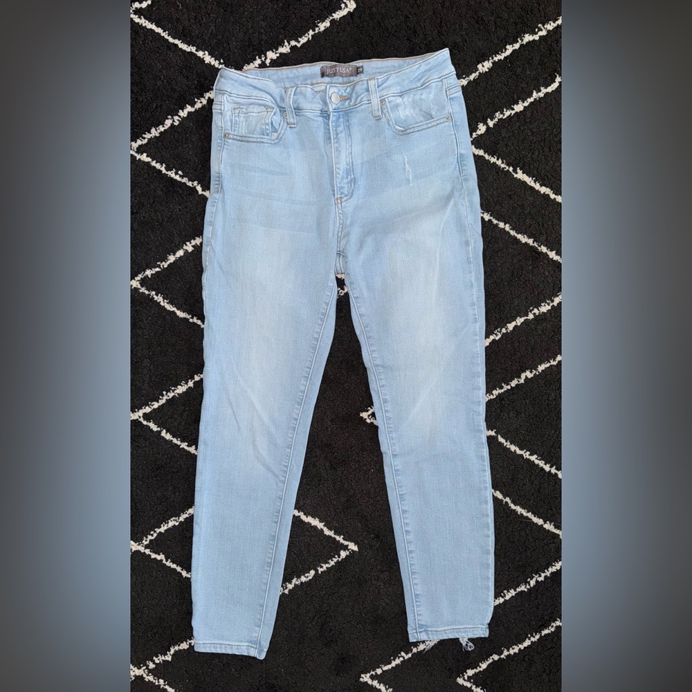 ⚽️3/$45 
Just USA 29 fits petite jeans